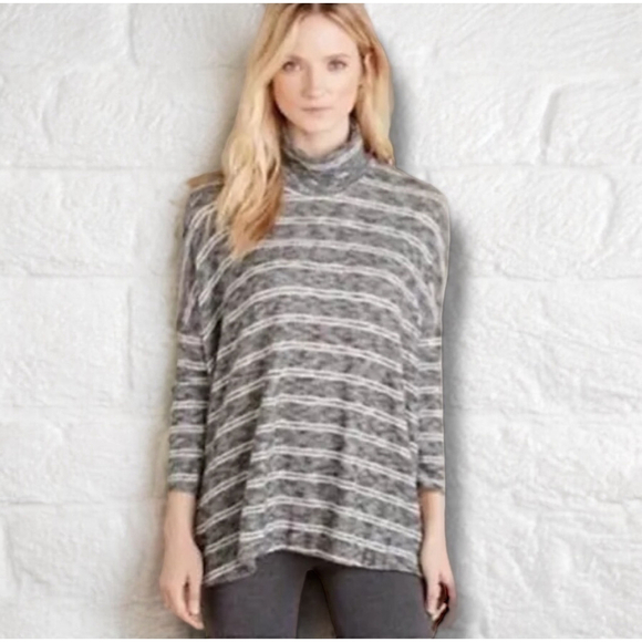 Postmark Women’s Small Mika Gray & White Striped Turtleneck Oversized Sweater - Picture 1 of 14